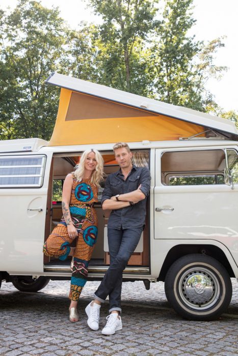 Evelyn Weigert, Maximilian Arland, Schlagerbulli, SAT1, VW, VWN, VWN Oldtimer, VW T2 Bulli, redaktionelles Portrait, journailistes Portrait, Celebrities,