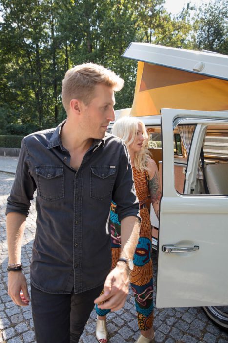 Evelyn Weigert, Maximilian Arland, Schlagerbulli, SAT1, VW, VWN, VWN Oldtimer, VW T2 Bulli, redaktionelles Portrait, journailistes Portrait, Celebrities,