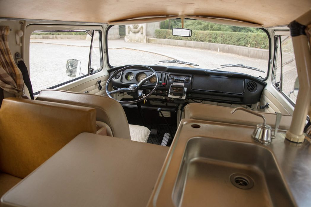 Evelyn Weigert, Maximilian Arland, Schlagerbulli, SAT1, VW, VWN, VWN Oldtimer, VW T2 Bulli, redaktionelles Portrait, journailistes Portrait, Celebrities,