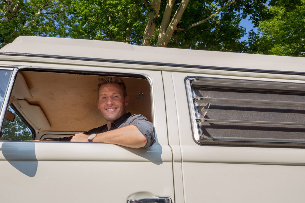 Evelyn Weigert, Maximilian Arland, Schlagerbulli, SAT1, VW, VWN, VWN Oldtimer, VW T2 Bulli, redaktionelles Portrait, journailistes Portrait, Celebrities,