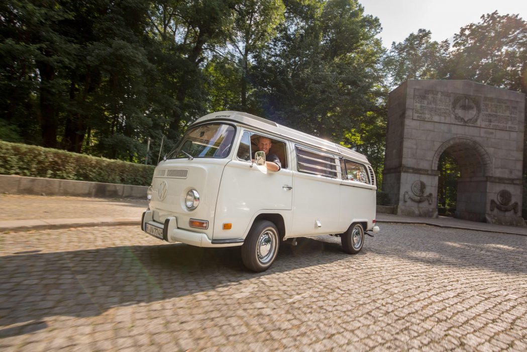 Evelyn Weigert, Maximilian Arland, Schlagerbulli, SAT1, VW, VWN, VWN Oldtimer, VW T2 Bulli, redaktionelles Portrait, journailistes Portrait, Celebrities,